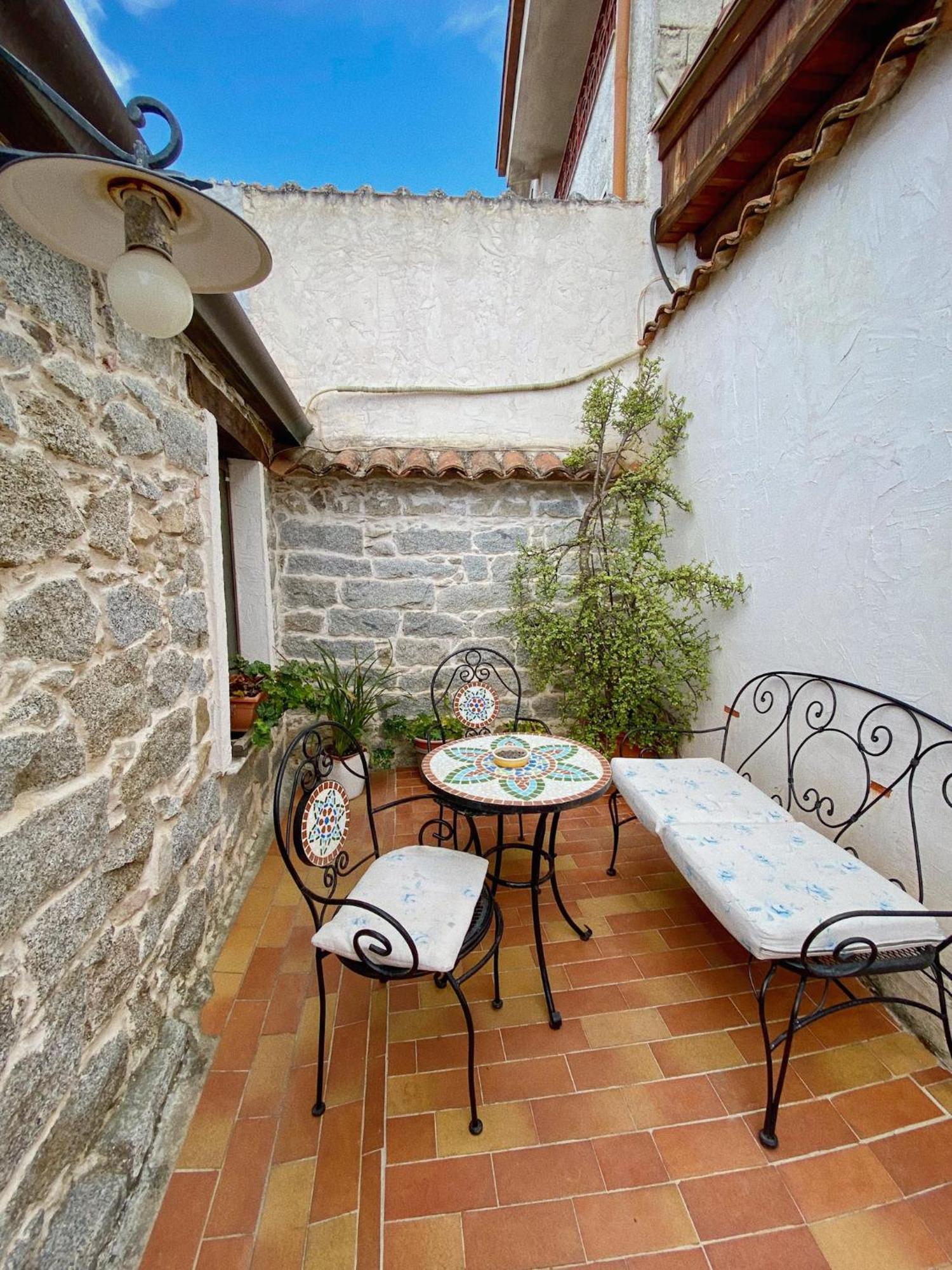 Bed and Breakfast Domos Antigas Bottidda Экстерьер фото